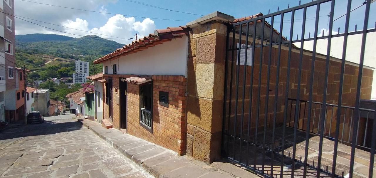 Santander Aleman Hostel Сан-Хиль Экстерьер фото